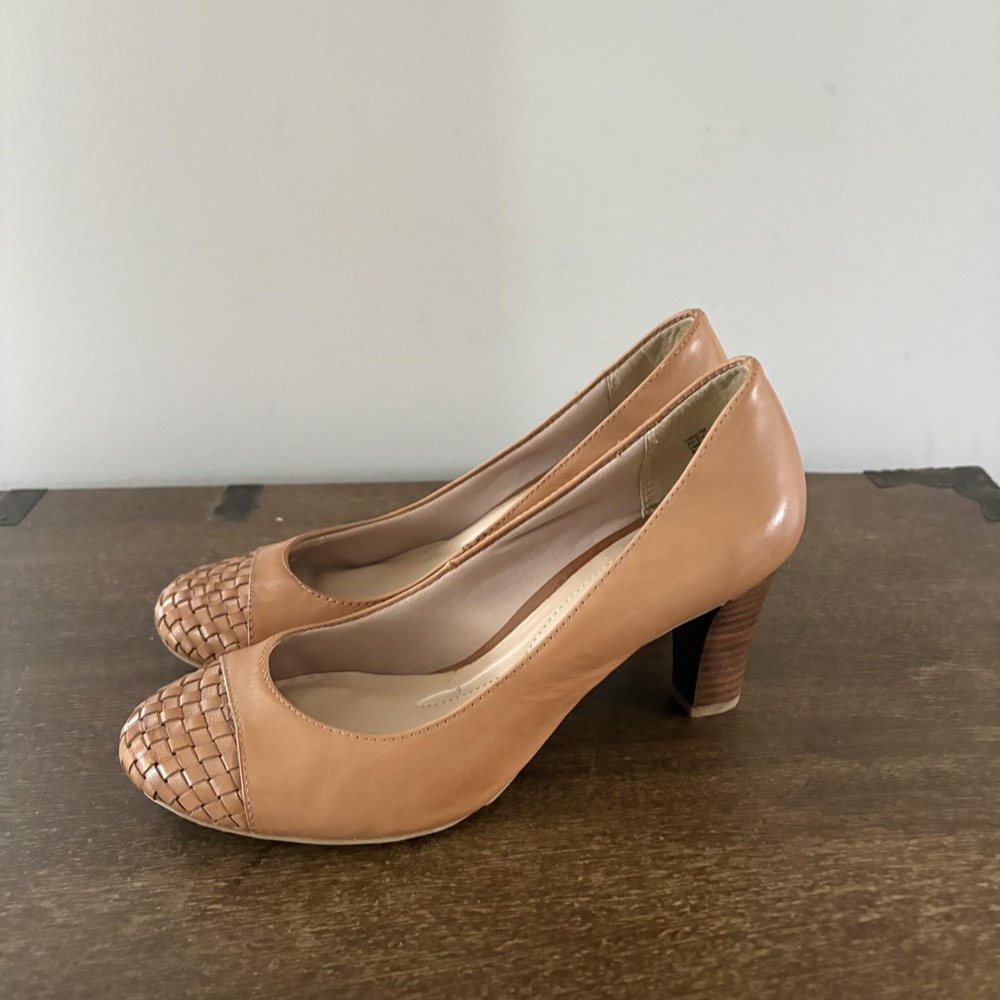 Andrew Geller Shoes Womens Size 7.5 Beige Leather Woven Cap Toe Heels Pumps